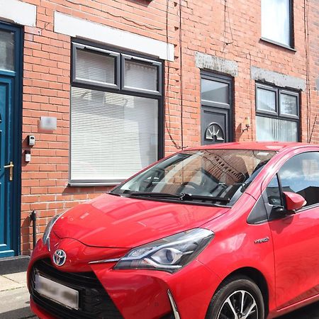 2-Bedroom, Free Parking, High Speed Wi-Fi, Swinton Manchester Exterior photo