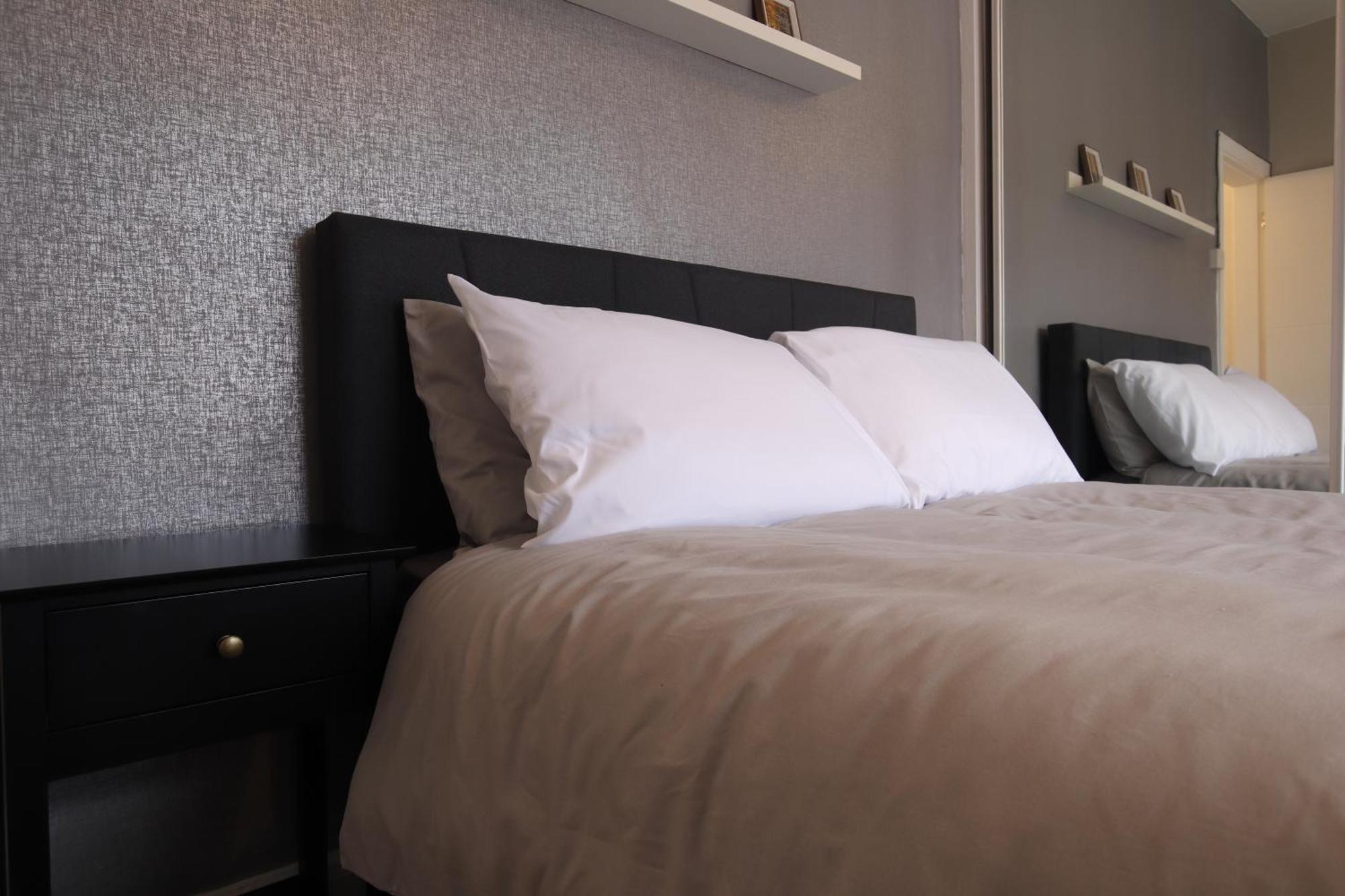 2-Bedroom, Free Parking, High Speed Wi-Fi, Swinton Manchester Exterior photo